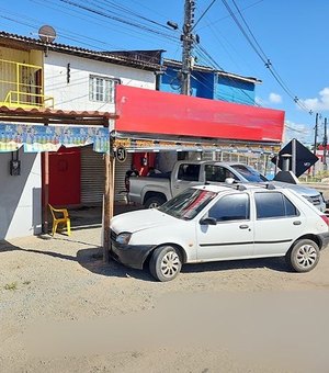 [Vídeo] Motorista embriagado é preso após tentar invadir bar para atropelar clientes em Marechal