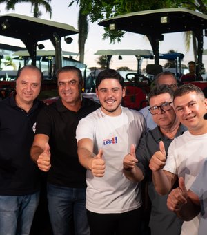Prefeitura de Maragogi recebe três tratores com implementos agrícolas