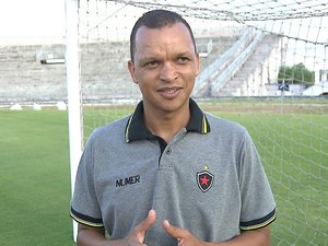 Ex- jogador Warley nega envolvimento com travesti e reafirma versão de assalto
