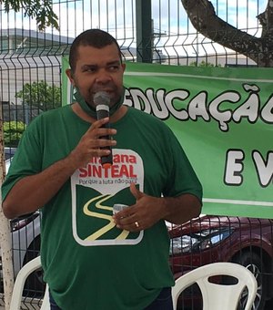 [Vídeo] Durante manifestação em frente à Prefeitura de Arapiraca, Sinteal cobra solução urgente para o pagamento dos salários