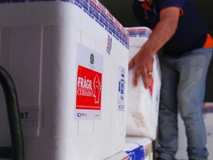 Munícipios alagoanos começam a retirada de novas doses de vacinas contra Covid-19