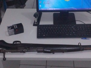 Polícia apreende arma de uso exclusivo do exército