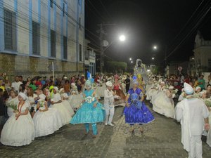 Desfile de Blocos e Lavagem do Rosário agitam o carnaval de Penedo