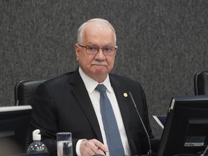 Fachin aguarda explicações de ministros para decidir sobre crise