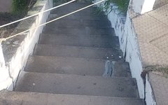 Escadas do Mirante de Japaratinga estão rachando
