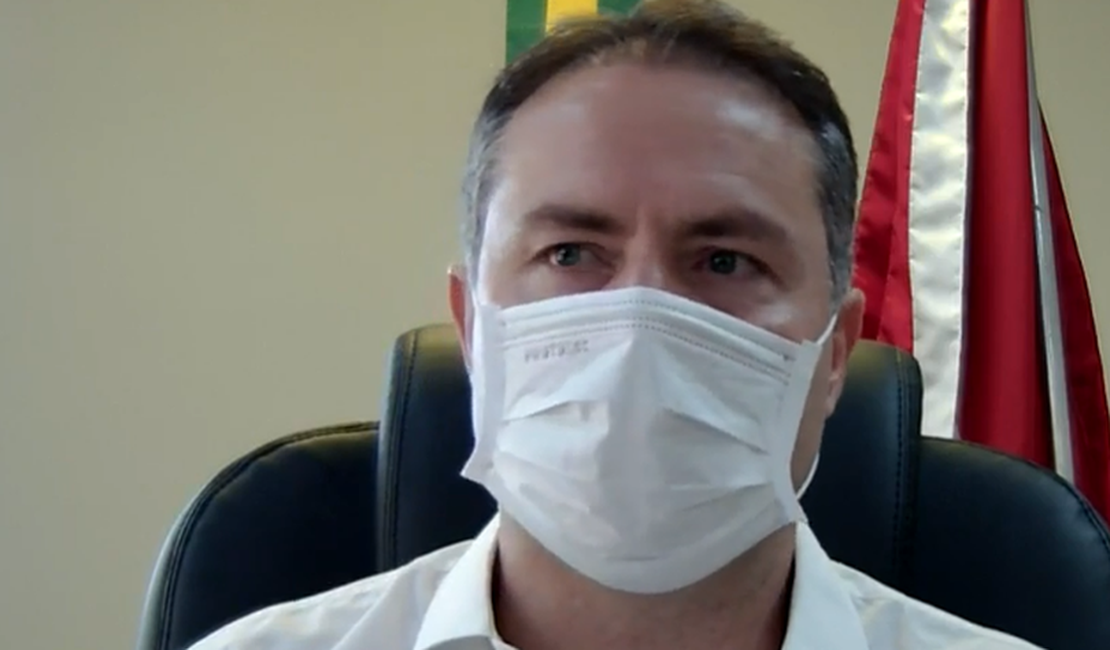 Renan Filho sugere à Bolsonaro que somente ministro da Saúde fale sobre pandemia