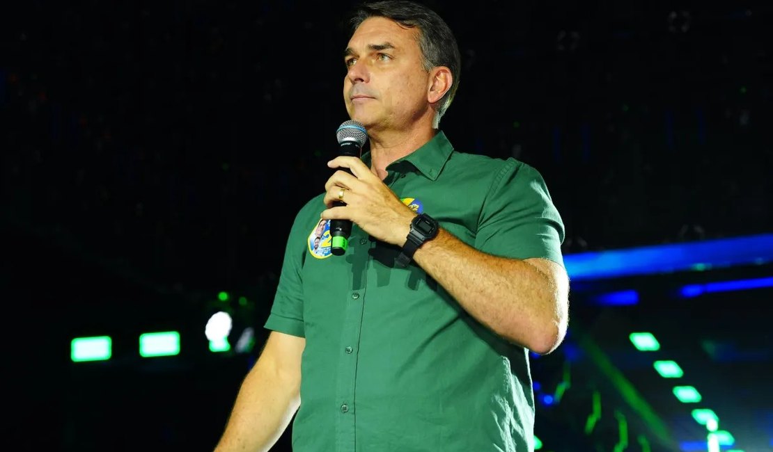 Flávio anuncia que será o líder da oposição e nunca abandonará os brasileiros