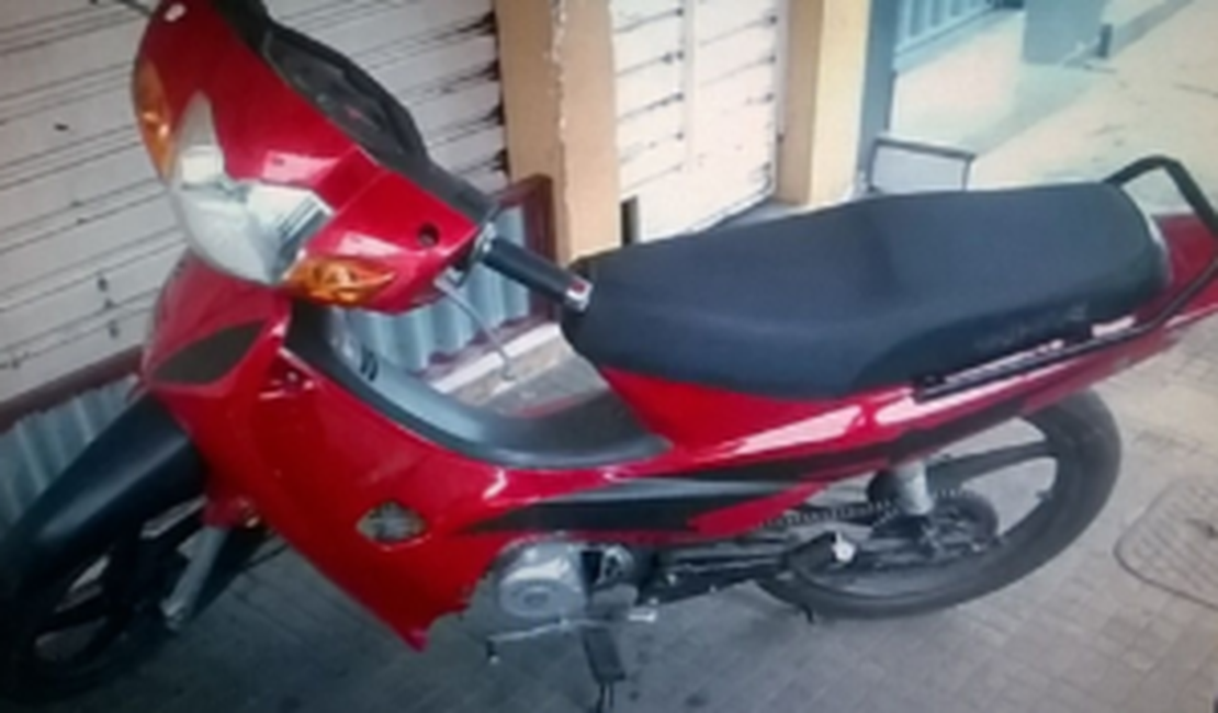 Motocicleta furtada e com o chassi adulterado é recuperada em Maceió
