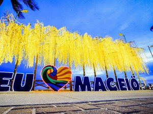 Após aglomerações, Prefeitura de Maceió retira ornamentação natalina