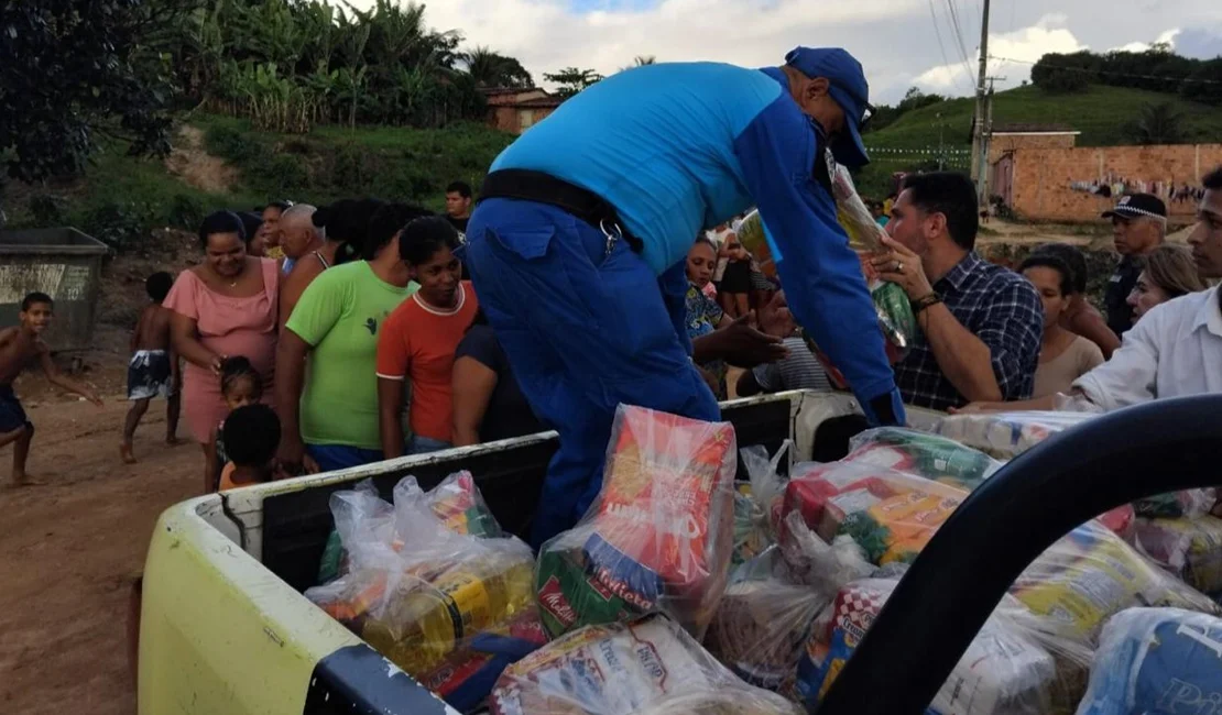 Ação do MP com apoio do setor hoteleiro entrega 113 cestas básicas para famílias de Maragogi
