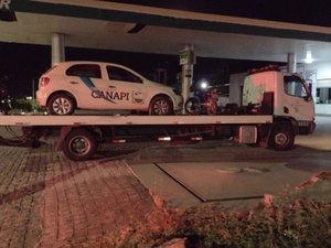 Com documentação atrasada, veículo a serviço da Prefeitura de Canapi é apreendido