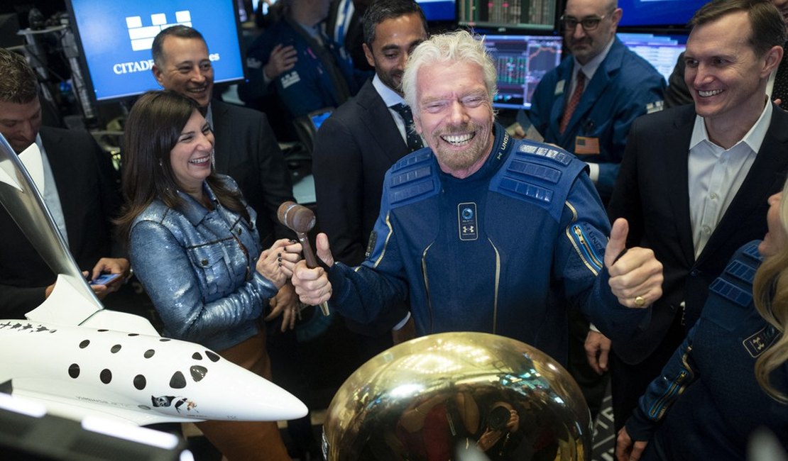Bilionário Richard Branson vai ao espaço no domingo a bordo do foguete da Virgin Galactic