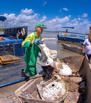 Em dois meses, Ecoboats retiraram mais de 130 toneladas de lixo da Lagoa Mundaú