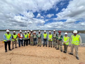 A convite da empresa, prefeito Bebeto Barros visita mineradora em Craíbas