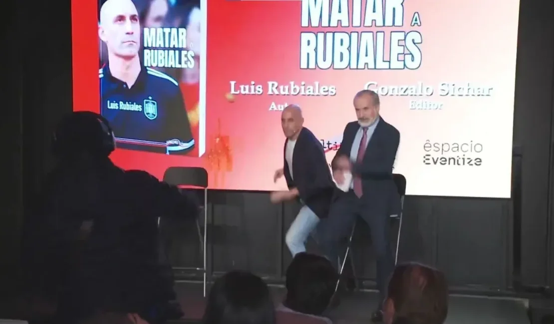 Ex-presidente da Federação Espanhola é atacado com ovos pelo tio; entenda
