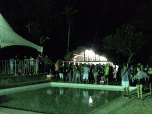 [Vídeo] Festa clandestina com mais de 400 pessoas é interrompida pela polícia no Benedito Bentes