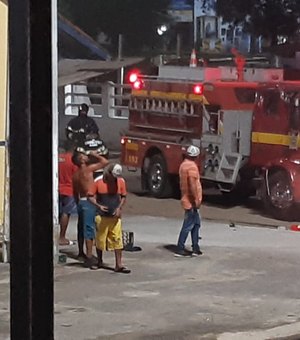 Casa pega fogo e mobiliza Corpo de Bombeiros na cidade de Paripueira