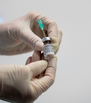 Vacina da Pfizer funciona contra variante indiana mas eficácia é “levemente menor”, aponta estudo