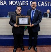 Leonardo Dias entrega Título de Cidadão Honorário de Maceió a Dom Beto Breis