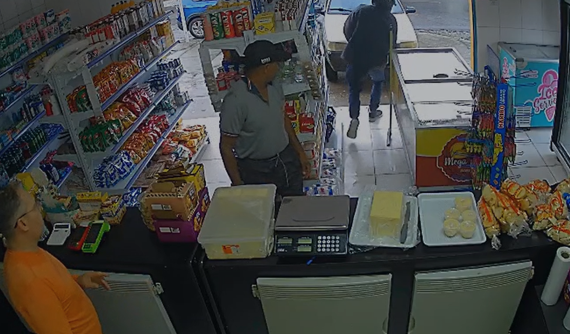 Assaltantes fazem arrastão no bairro Petrópolis, em Maceió