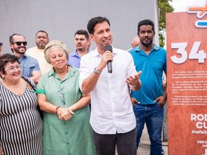 Rodrigo Cunha entrega 34 ruas pavimentadas no Village Campestre 2 e Canto do Mainá