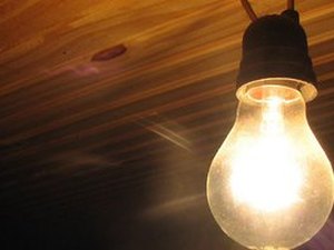 Projeto Agente Eletrobras substitui geladeiras e lâmpadas antigas por mais eficientes