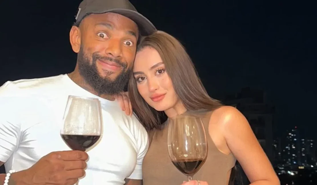 Nego do Borel pede namorada em casamento de forma surpreendente