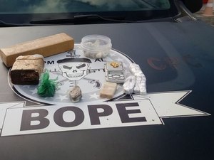 Líder da Grota do Neno é preso com drogas e balança de precisão
