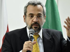 Paralisação deve atingir 75 instituições federais; MEC não descarta novos cortes