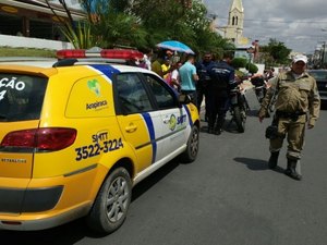 [Vídeo] Colisão entre moto e bicicleta deixa uma vítima ferida