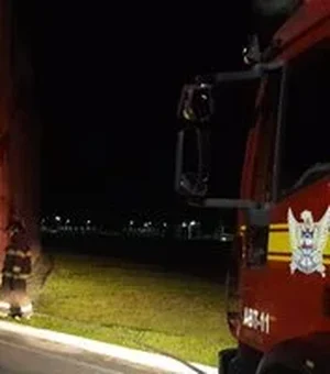 Bombeiros registram caso de incêndio a uma loja de roupas em Penedo