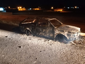 Homem ateia fogo no carro do próprio irmão em Senador Rui Palmeira