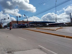 [Vídeo] SMTT coloca prismas em cruzamento movimentado da AL-220 para evitar acidentes em Arapiraca