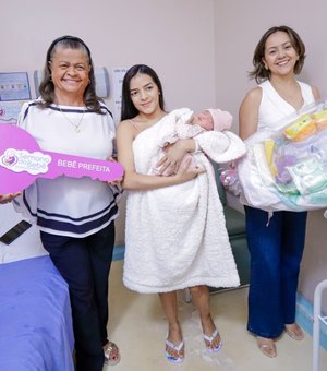 Nasce 'Bebê Prefeita' da Semana do Bebê de Palmeira dos Índios: Amora recebeu visita da prefeita Tia Júlia