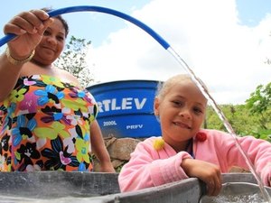 Casal restabelece sistema de abastecimento da Bacia Leiteira