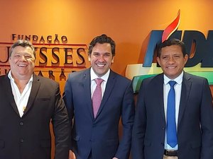 Movimentação política coloca ex-deputado Val Gaia como preferido de Julio Cesar em Palmeira