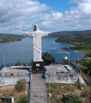 Jovem é assaltado e tem moto e três celulares roubados por criminosos armados em Pão de Açúcar