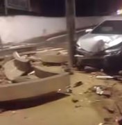 Motorista perde o controle e destrói ponto de ônibus no bairro São Jorge, em Maceió