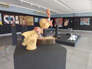 Rostos, traços e histórias na exposição “reencontro” em cartaz na galeria de artes do Deodoro