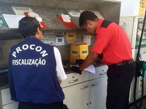 Procon notifica 40 postos de combustíveis por preço abusivo