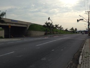 Turistas são mortos ao pararem carro no mesmo semáforo