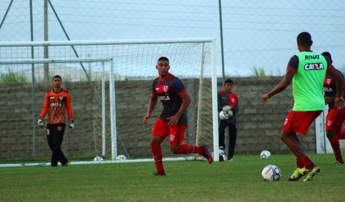 CRB divulga lista com 21 jogadores relacionados para duelo com Sampaio Corrêa