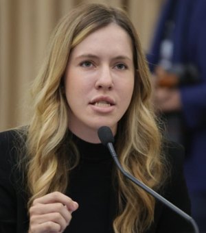 Cibele reforça compromisso pela garantia de empregos de servidores da Casal