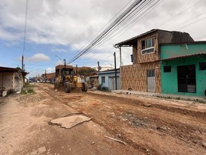 Prefeitura amplia frentes de pavimentação na parte alta de Maceió