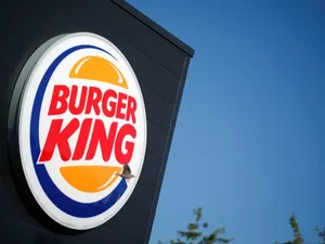 Hambúrguer e pizza: Burger King anuncia compra da operação da Domino's no país