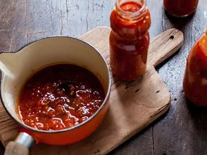 Anvisa identifica risco e retira de circulação molho de tomate com pedaços de vidro