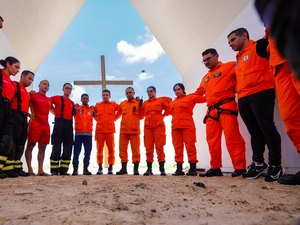 Corpo de Bombeiros de AL presta homenagem a militares mortos em acidente no RS