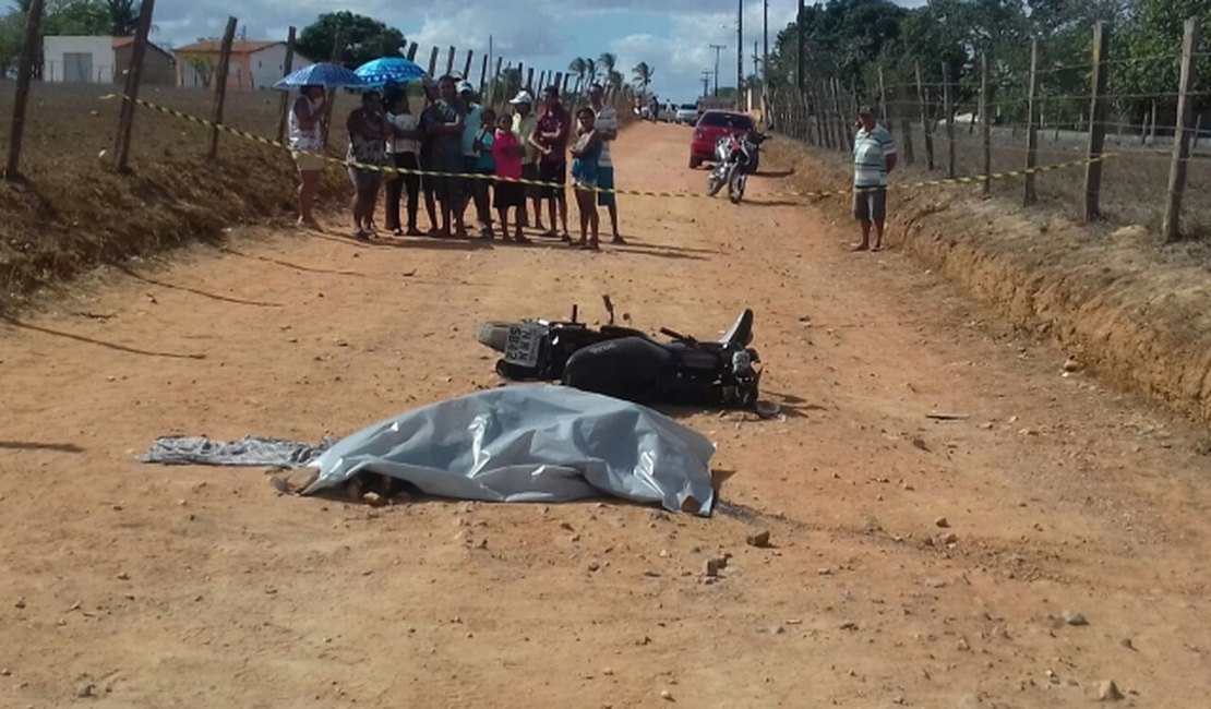 Motociclista colide contra dois veículos e morre na zona rural