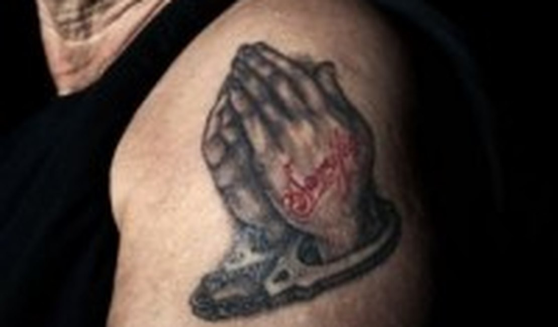 Igreja lança campanha para que membros façam 'tatuagens cristãs'