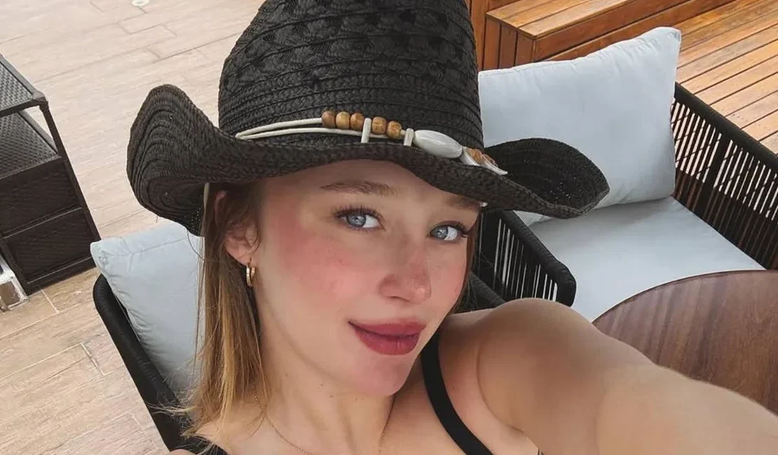 Duda Reis ocupa duas vagas de estacionamento e vira alvo de críticas